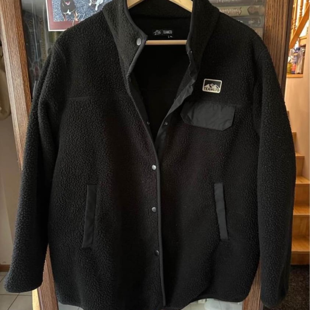 XL women’s Team LTD button up sherpa jacket